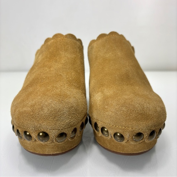 Chocolat Blu Gemini Scalloped Studded Tan Suede Heeled Clogs Size 6 - Picture 3 of 15